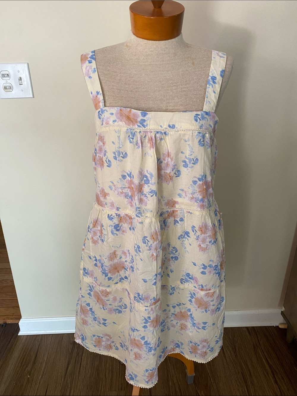 Heartloom butter yellow floral sundress. Tiered size L